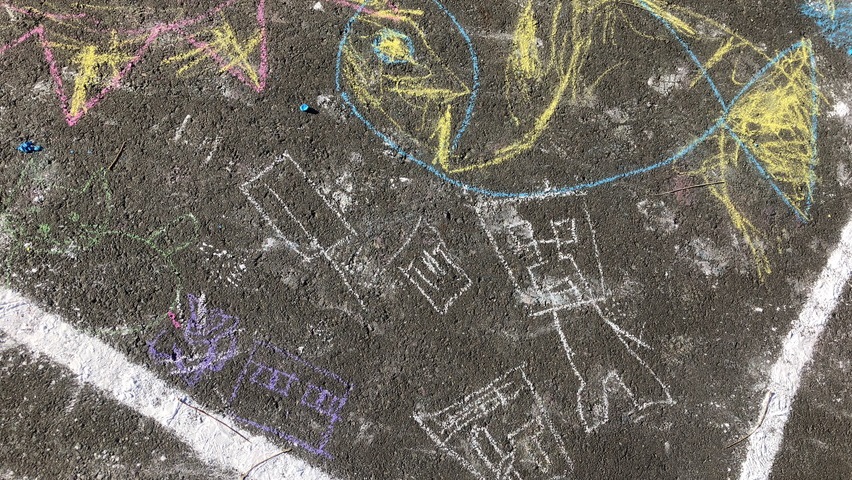 道路にチョークで落書き　藤枝市イベント