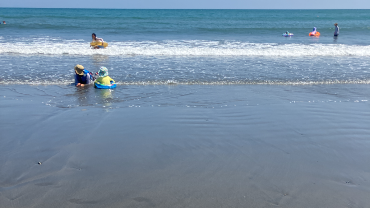 夏！海！砂浜！静波海水浴場で子供と遊ぶ　夏を楽しむ　 　 　